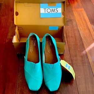 NWT Tom’s Classic Canvas -Turquoise Sz 7